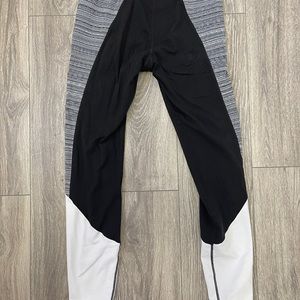 Women’s Athleta Yoga Pants Size:M OBO